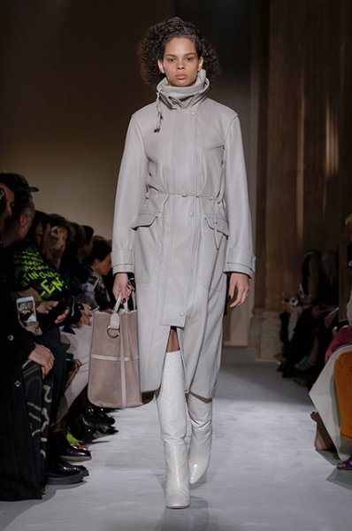 Неделя моды в Милане: Кайя Гербер на показе Salvatore Ferragamo сезона осень-зима 2019/2020 