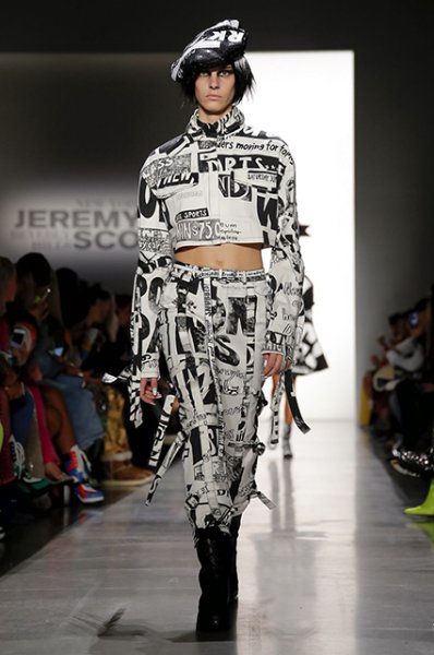 Неделя моды в Нью-Йорке: Кортни Лав и Стелла Максвелл на показе Jeremy Scott сезона осень/зима-2019/2020 