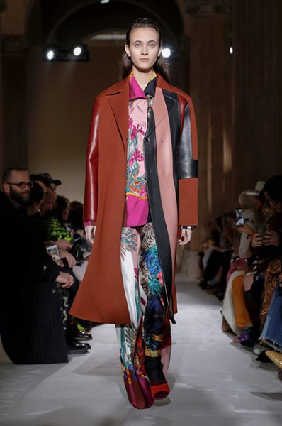 Неделя моды в Милане: Кайя Гербер на показе Salvatore Ferragamo сезона осень-зима 2019/2020 