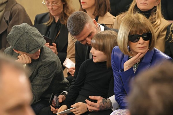Неделя моды в Лондоне: Дэвид Бекхэм с детьми на показе Victoria Beckham сезона осень-зима 2019/2020 