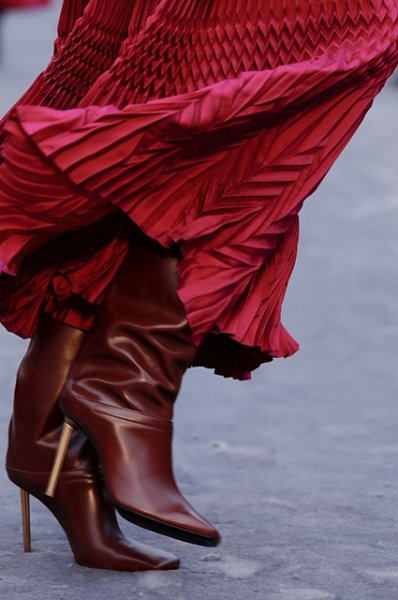 Неделя моды в Милане: Белла Хадид, Ева Герцигова и Джорджина Родригес на показе Roberto Cavalli сезона осень-зима 2019/2020 