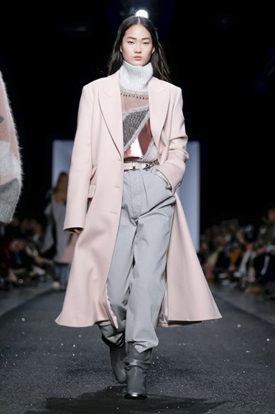 Неделя моды в Милане: Белла Хадид на показе Alberta Ferretti сезона осень-зима 2019/2020 
