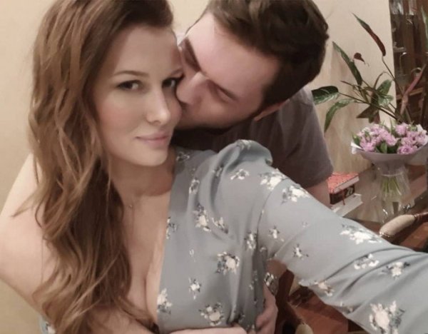 Леонид Руденко разместил фото своей девушки с большой грудью