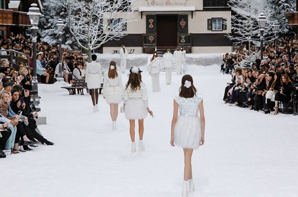 Неделя моды в Париже: Кристен Стюарт, Моника Беллуччи, Пенелопа Крус, Ирина Старшенбаум на показе Chanel 