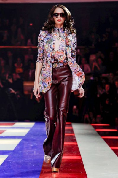 Неделя моды в Париже: Тина Кунаки, Джиджи Хадид, Льюис Хэмилтон и другие на показе Tommy Hilfiger 