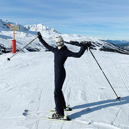 Посторожи лыжи: что носят звезды на склонах "Розы Хутор" и Куршевеля 