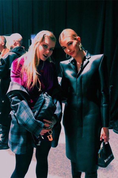Неделя моды в Париже: Рената Литвинова с дочерью и Хейли Болдуин на показе Balenciaga осень-зима 2019/2020 