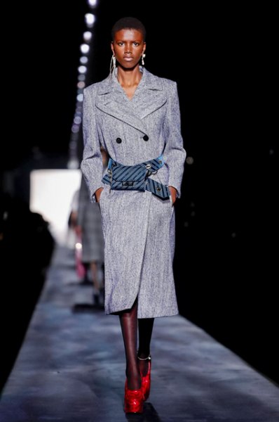 Неделя моды в Париже: Розамунд Пайк, Галь Гадот, Аманда Лир на показе Givenchy осень-зима 2019/2020 