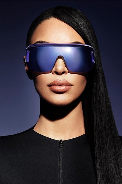 Ким Кардашьян с мамой Крис Дженнер презентовала коллекцию солнцезащитных очков 