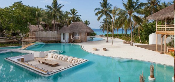 Райский медовый месяц: Софи Тёрнер и Джо Джонас на Мальдивских островах