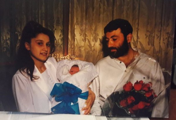 В Сеть попала устрашающая переписка сестёр Хачатурян с отцом
