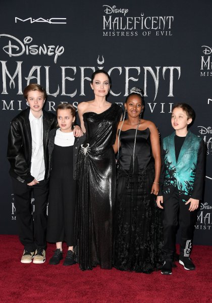 Анджелина Джоли в роскошном платье рассказала о новом фильме, детях и разводе