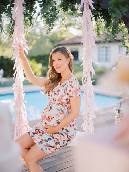 Джоанна Крупа празднует свою беременность в Лос-Анджелесе