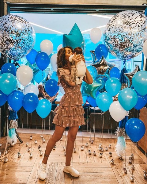 Саша Кабаева устроила фотосессию новорождённому сыну и отметила его день рождения