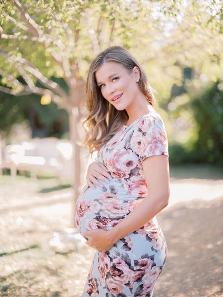 Джоанна Крупа празднует свою беременность в Лос-Анджелесе