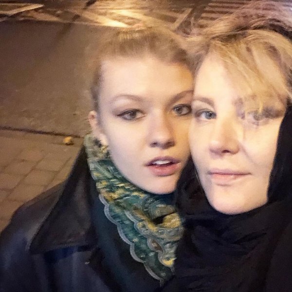 Рената Литвинова опубликовала семейный снимок с дочкой и её другом