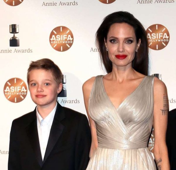Дочь Анджелины Джоли и Брэда Питта официально поменяла имя на мужское
