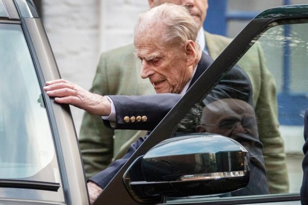 98-летнего Принца Филиппа выписали из Лондонской больницы накануне Рождества