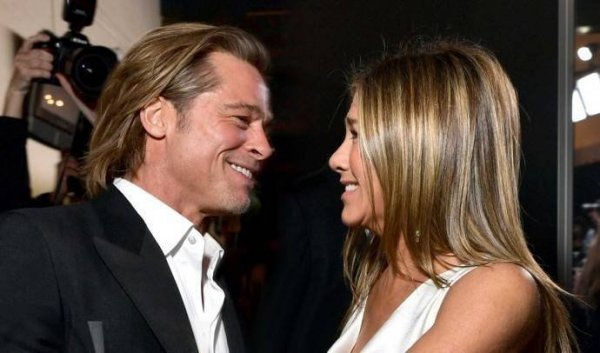 An American tabloid reported that Brad Pitt and Jennifer Aniston live together