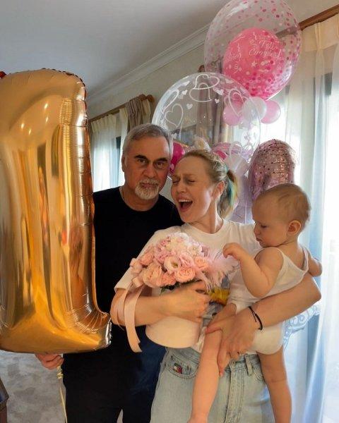 Valery Meladze and Albina Dzhanabaeva shared a photo of their daughter