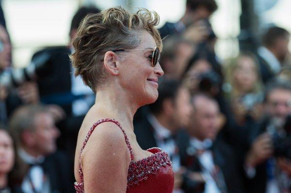  Sharon Stone arrived at the premiere of the film in a dress with strange cups