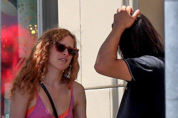 Hot Rumer Willis in pink came on a date with her boyfriend