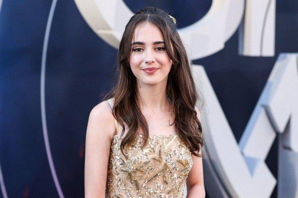 Julia Butters looked like a fairy tale princess at the Gray Man premiere
