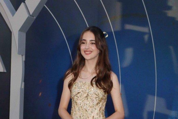 Julia Butters looked fabulous princess at the premiere of the film 