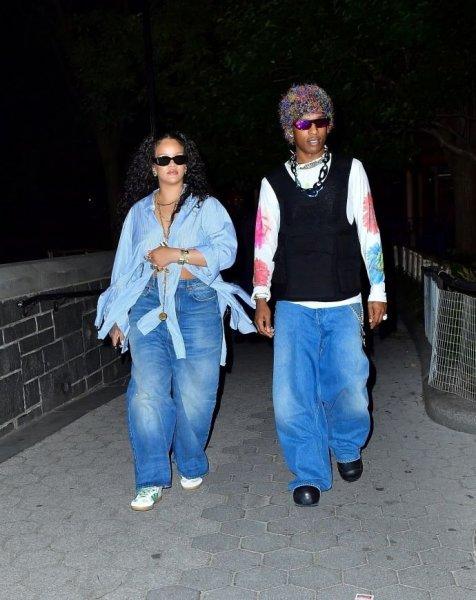  The paparazzi caught Rihanna and her husband on a romantic night out
