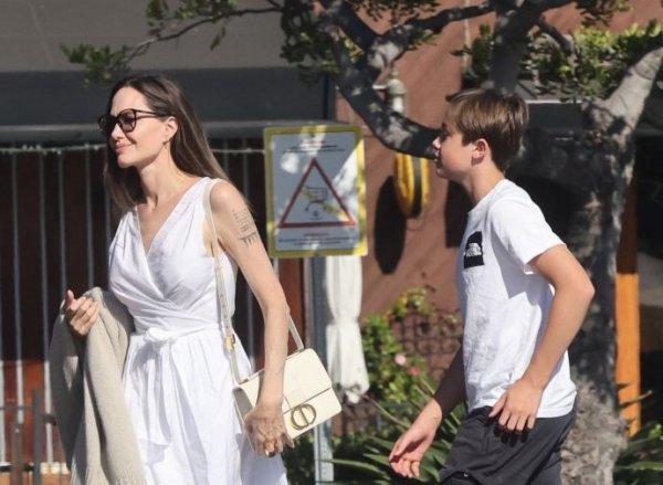 Ageless Angelina Jolie went shopping with her son