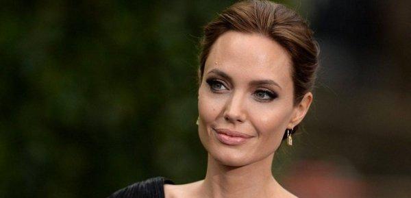 Ageless Angelina Jolie went shopping with her son