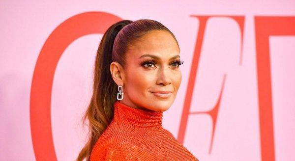 Jennifer Lopez changes looks at the speed of light