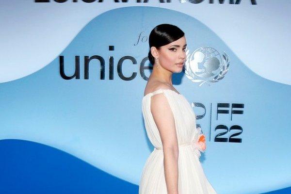 Marriage is unbearable: Sofia Carson has started to get used to long white dresses