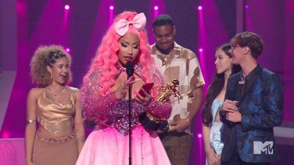 Nicki Minaj wins top MTV VMA award