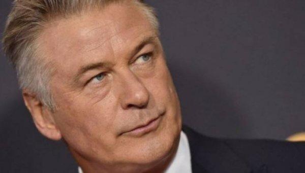 Photos of Alec Baldwin's 8th newborn baby flooded the web