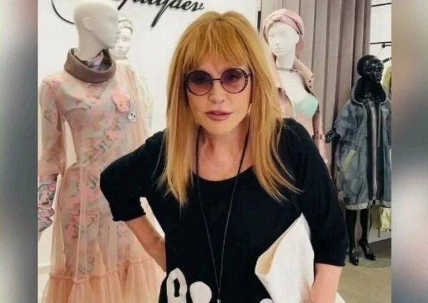 Pugacheva could not hold back her tears over Gorbachev's body