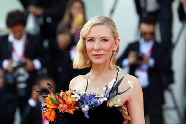 Cate Blanchett became a glamor leader on the second day of the festival