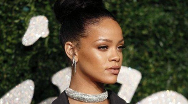 Rihanna appeared in front of the paparazzi in a men's suit
