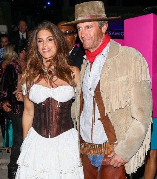 Cindy Crawford wore a saloon girl to the Casamigos