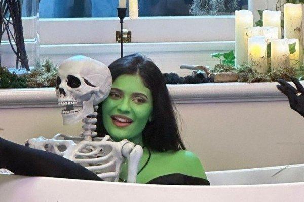 Kylie Jenner pays homage to Hollywood horror as Bride of Frankenstein