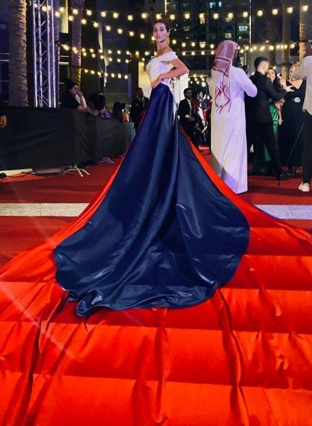 On National Unity Day, a Russian woman came to the DIAFA-2022 awards ceremony in Dubai in a dress in the colors of the Russian flag