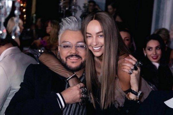 Philip Kirkorov in a skirt, Olga Buzova and Nyusha – in trousers, and Natalia Podolskaya with a pearl bag attracted attention at the 20th anniversary of Hello!