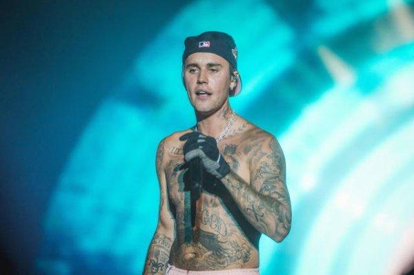 Justin Bieber says he's outraged by H&M's ad campaign