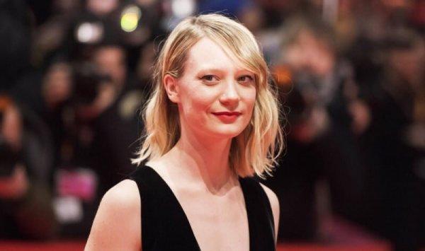 Mia Wasikowska talks about how young actresses are treated in Hollywood
