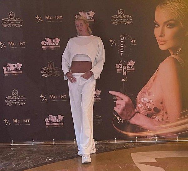 Anastasia Volochkova celebrated her birthday without fiance Dima. Who came to congratulate the ballerina
