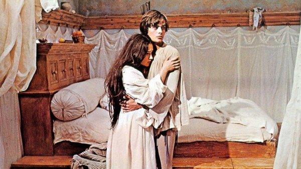 Leonard Whiting and Olivia Hussey, who played Romeo and Juliet, are suing Paramount Pictures