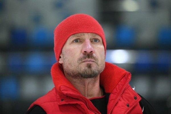 Roman Kostomarov's coach said that his fingers could be amputated