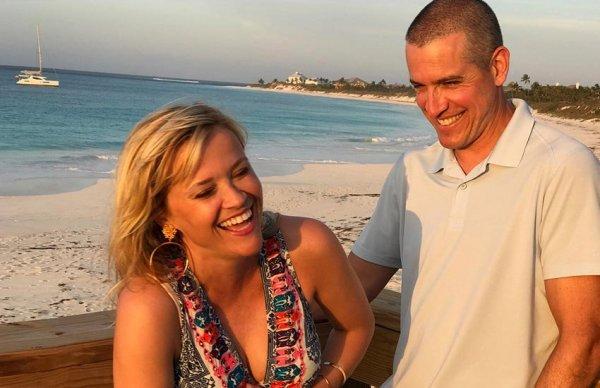 Reese Witherspoon Announces Divorce From Jim Toth And Emily Ratajkowski Loved It