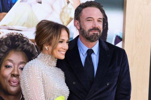 Ben Affleck and Jennifer Lopez didn't hold back their feelings in front of the cameras at the premiere of 'Air'