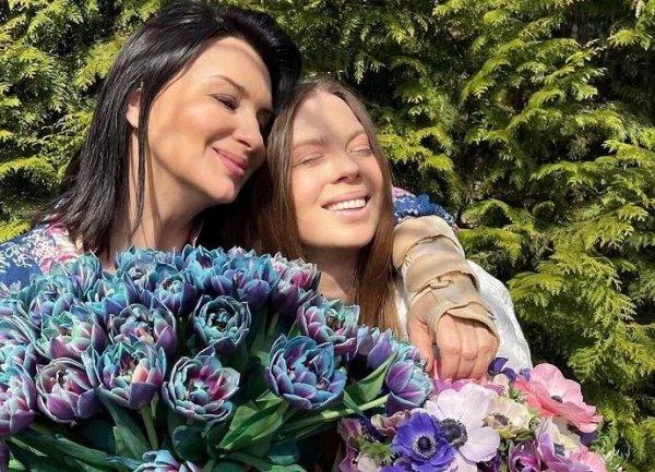 Ekaterina Strizhenova touchingly congratulated her eldest daughter on her birthday birthday and published a photo of her family